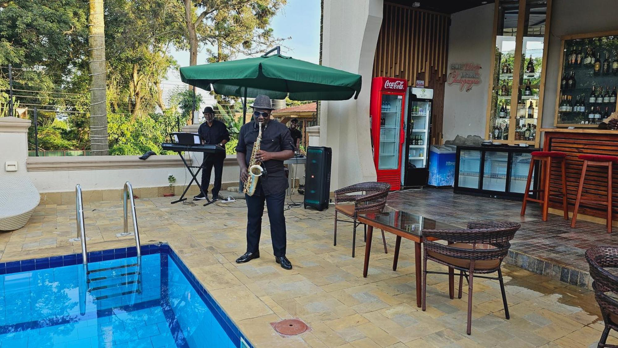 Grik Hotel - Entebbe Dış mekan fotoğraf